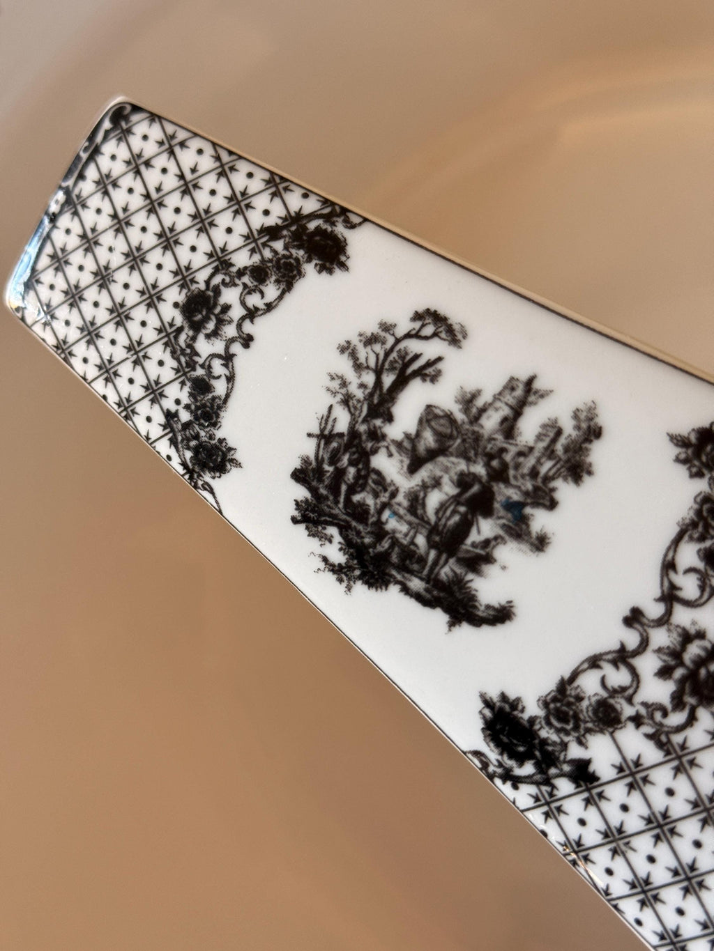 Ceramic Pie Server with Black & White Toile Pattern