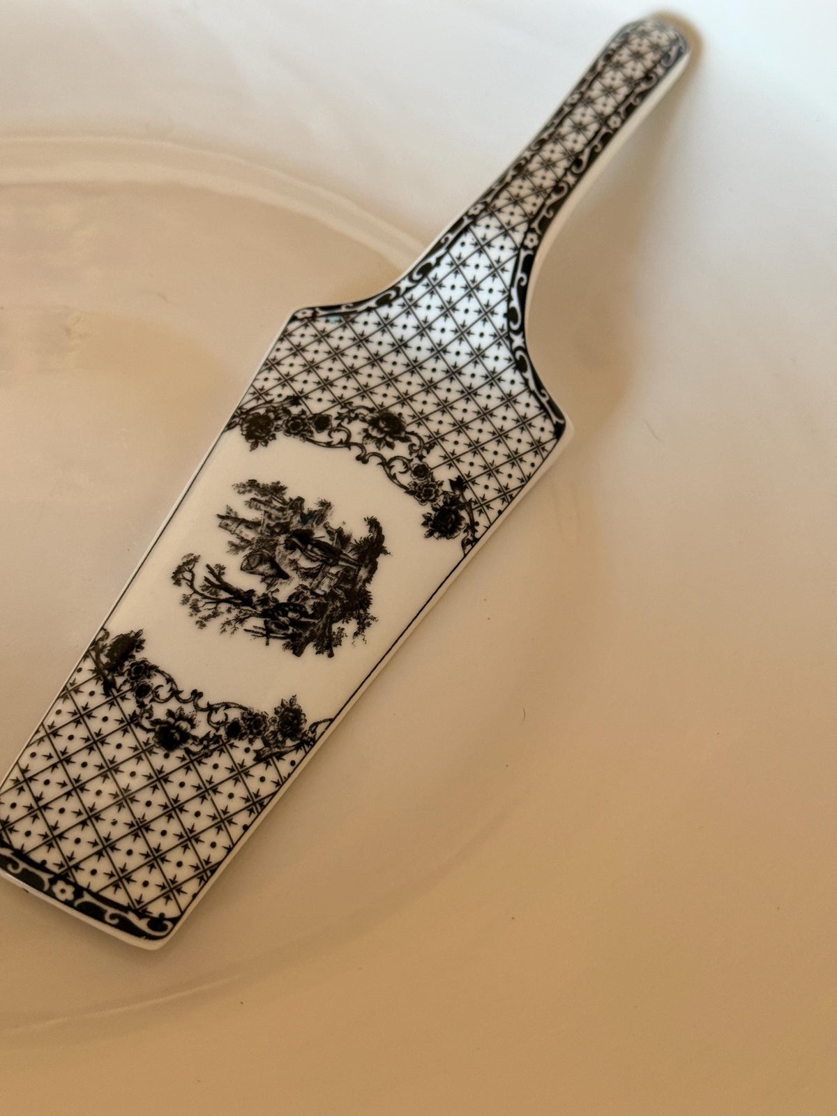 Ceramic Pie Server with Black & White Toile Pattern