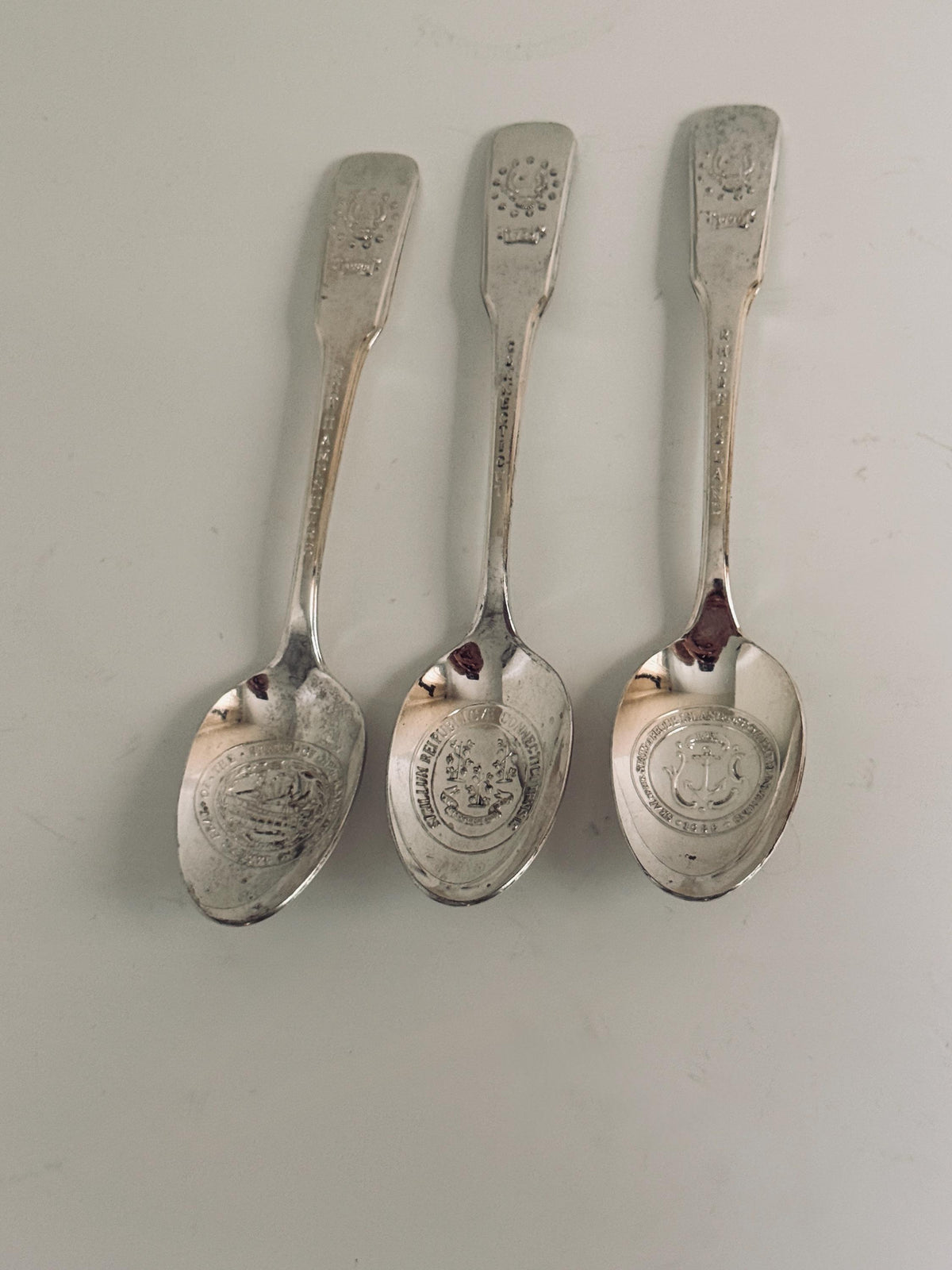 Vintage 13 Colonies Souvenir Spoon Set, Embossed State Seals, Collectible Silverware